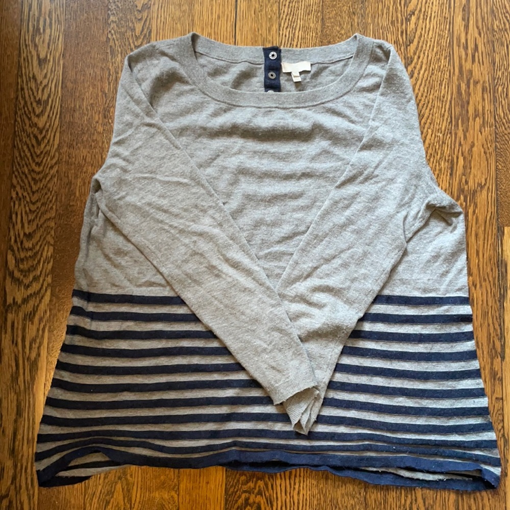 Grey sweater with blue stripes on the bottom